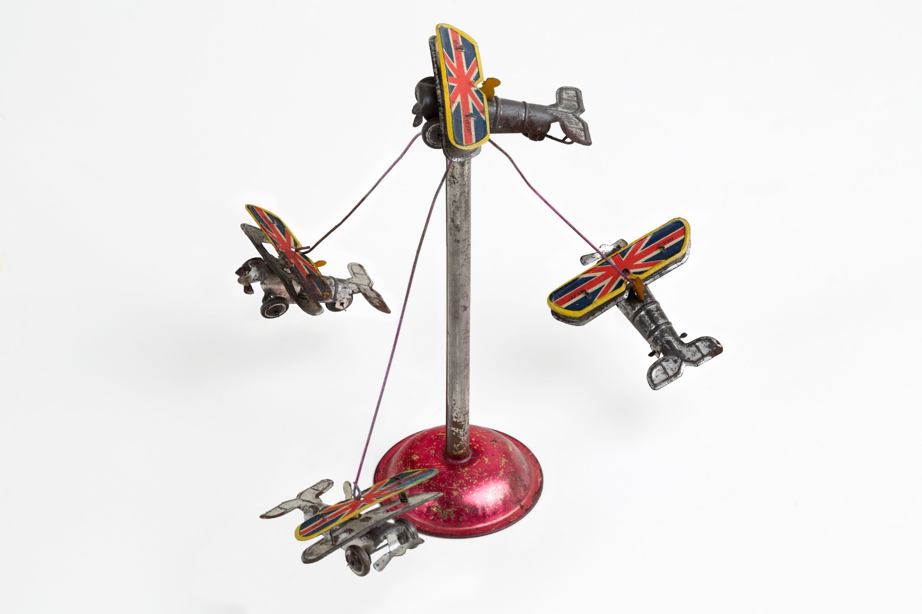 Mât et quatre avions