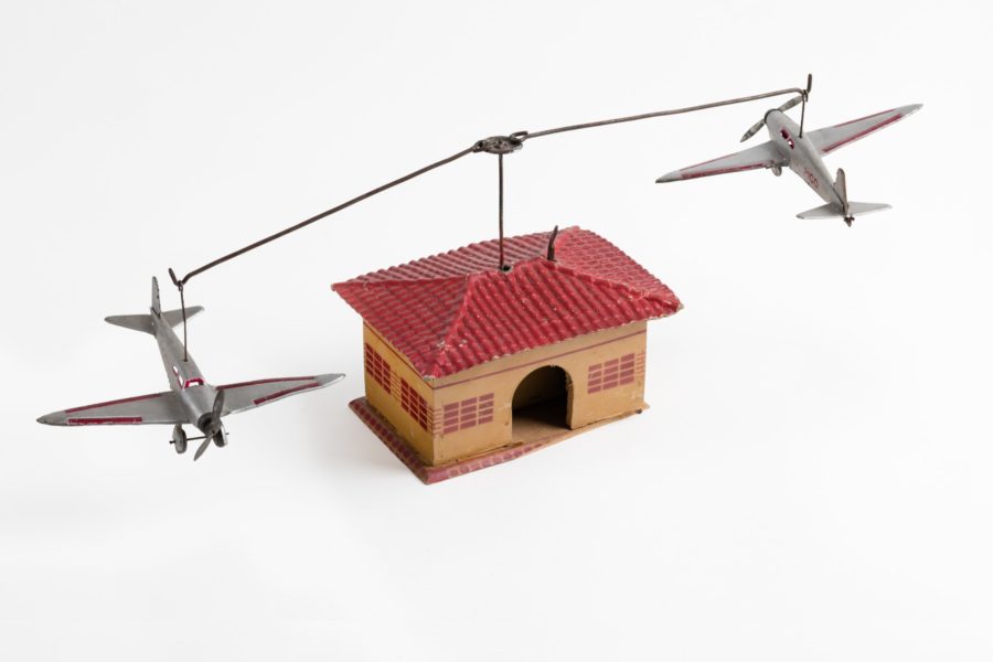Giostra con due aeroplani