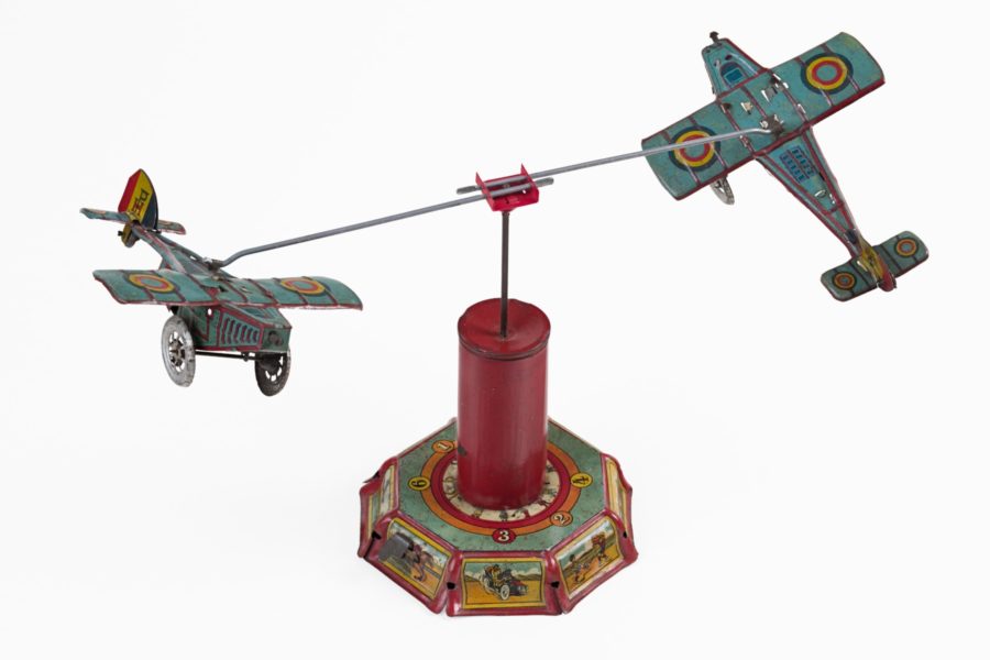 Carrousel à deux avions, 905