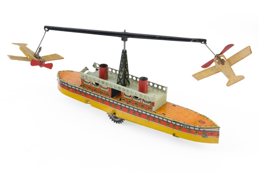 Bateau à deux avions