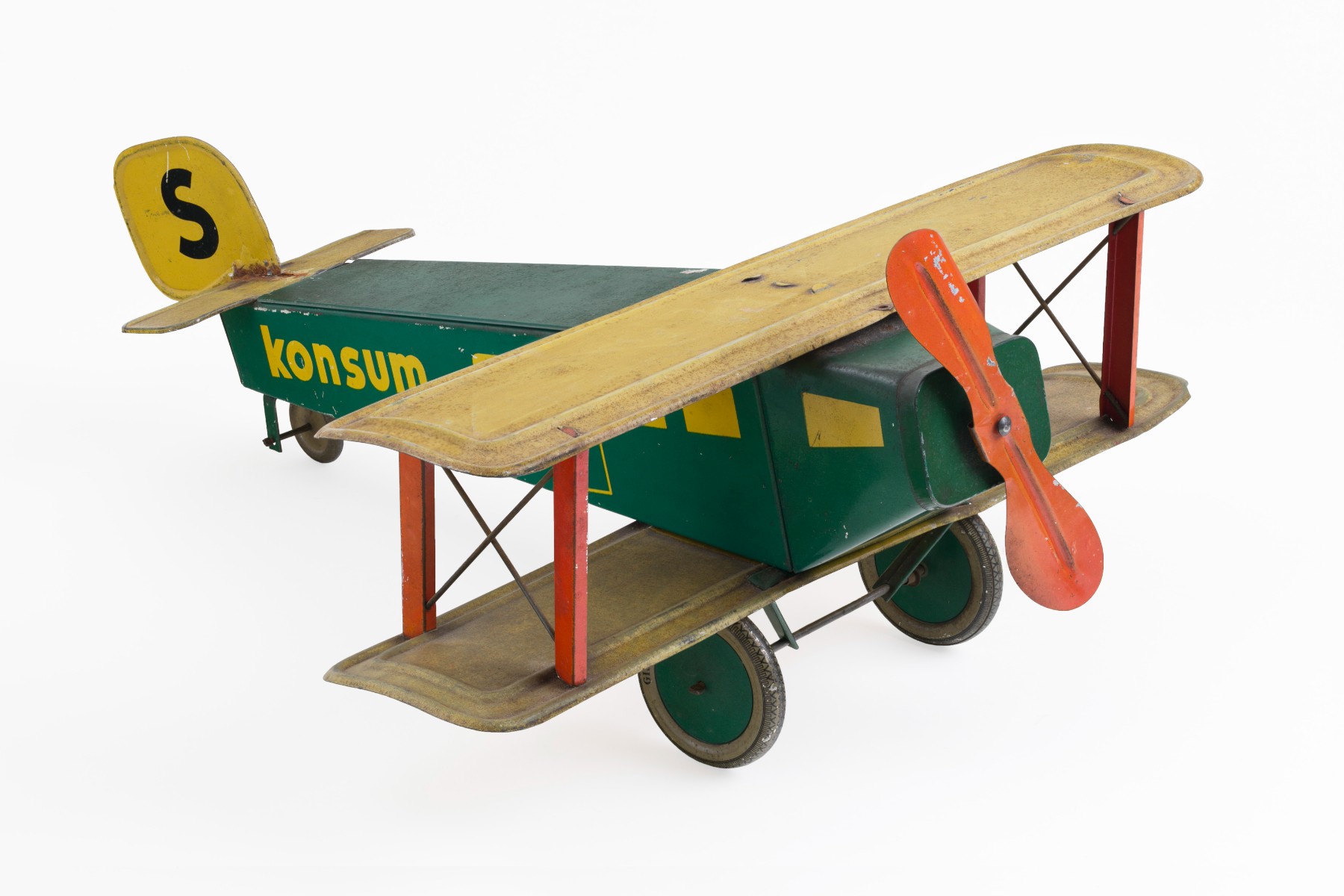 Passenger airplane Konsum