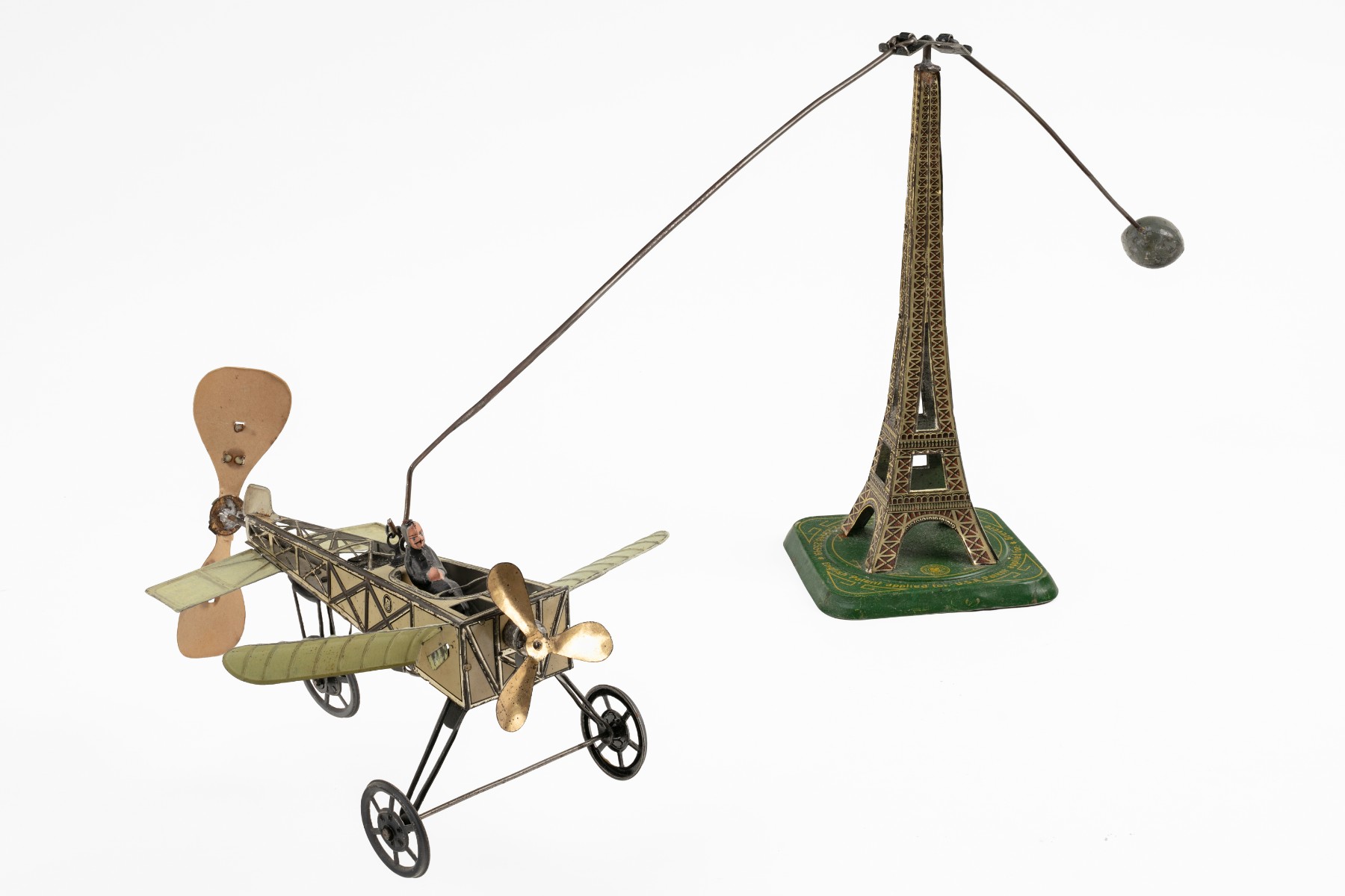 Avion de Blériot à la Tour Eiffel