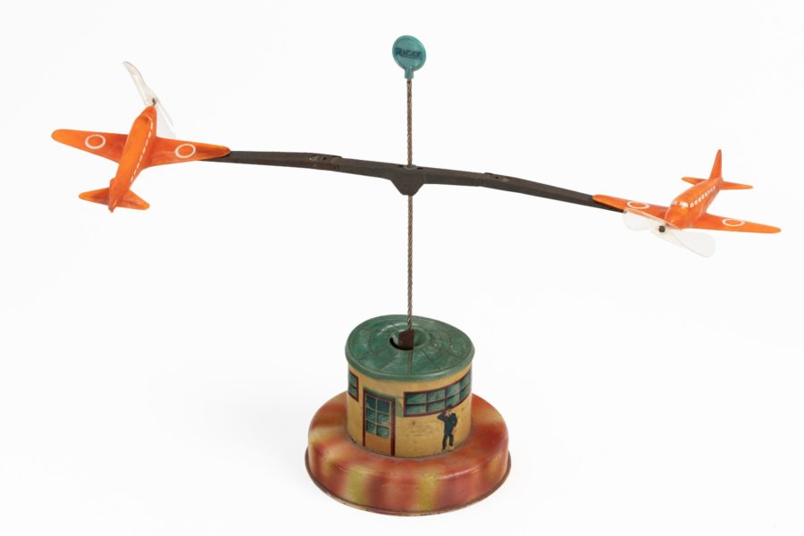 Avions autour d’une tour de contrôle