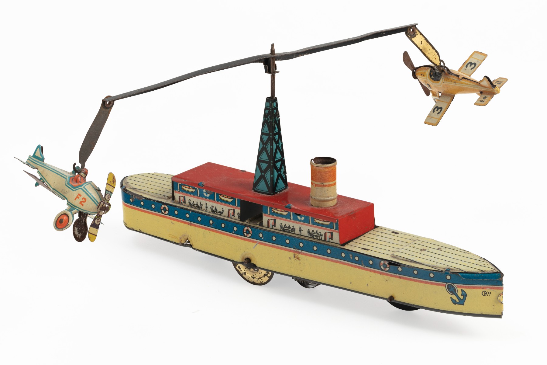 Bateau avec 2 avions, 226, 269