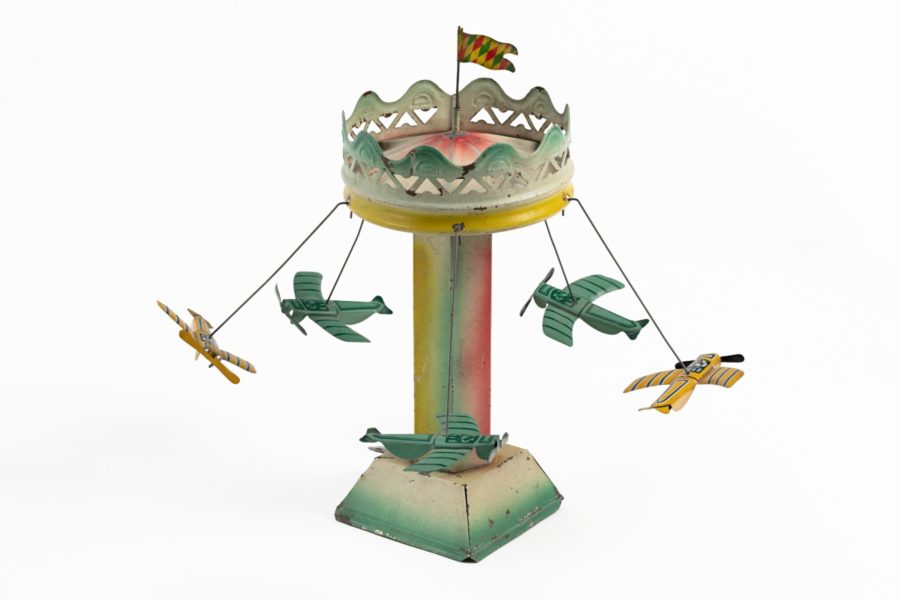 Merry-go-round with four planes