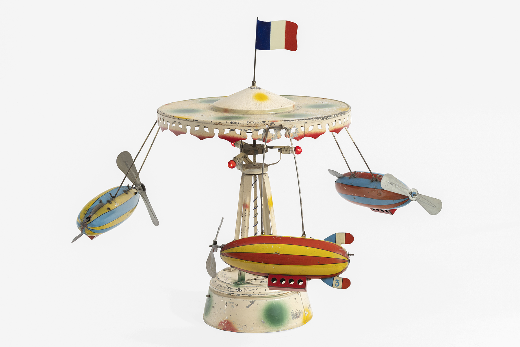 Merry-go-round with 3 airships
