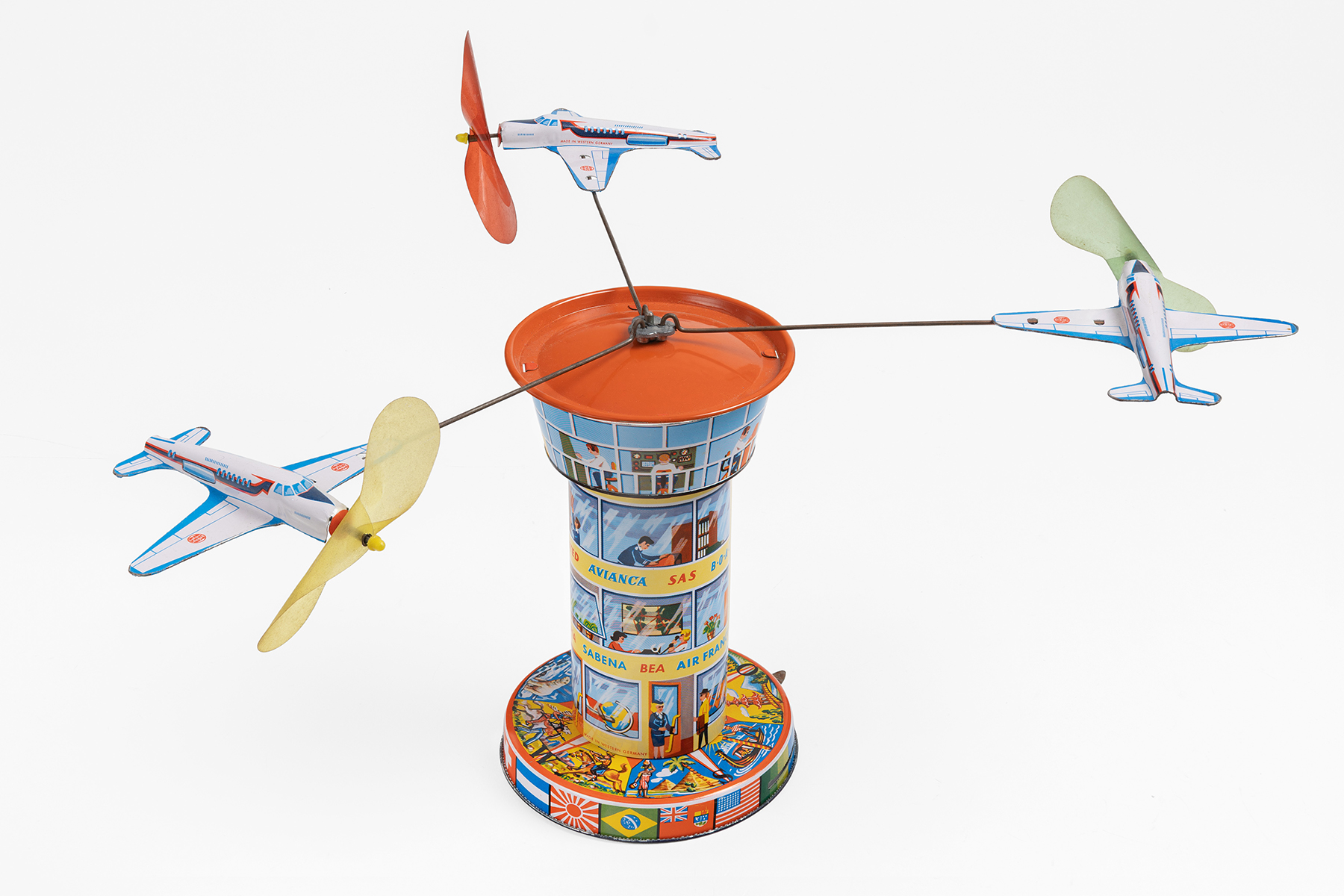 Kontrollturm mit drei Flugzeuge