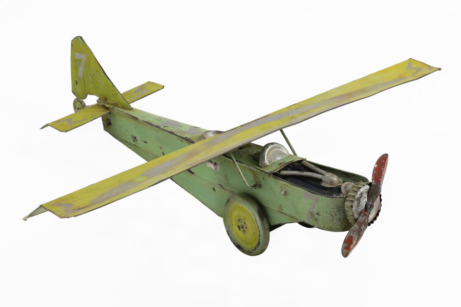 Avion aux éclairs d&rsquo;argent