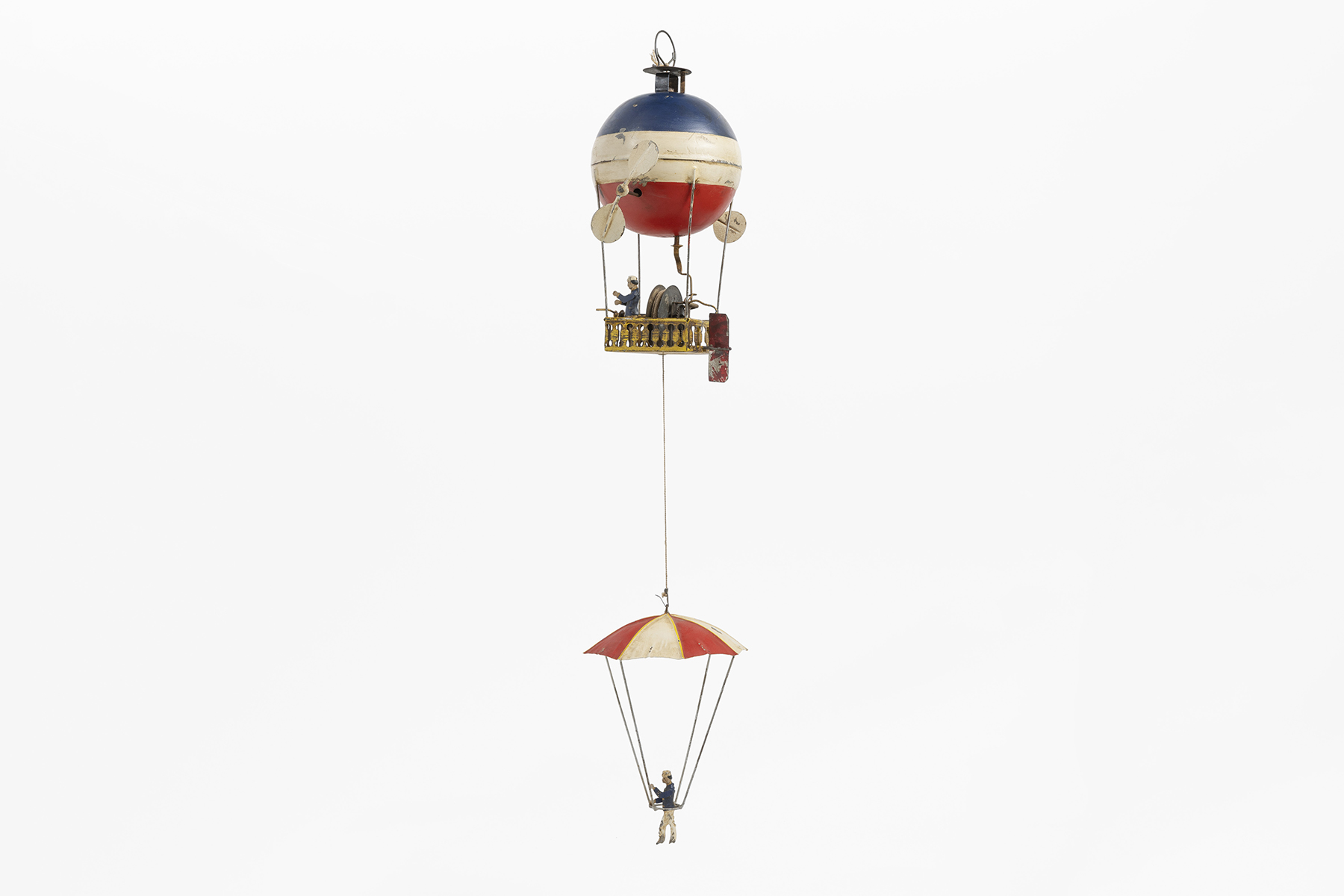 Ballon et parachutiste